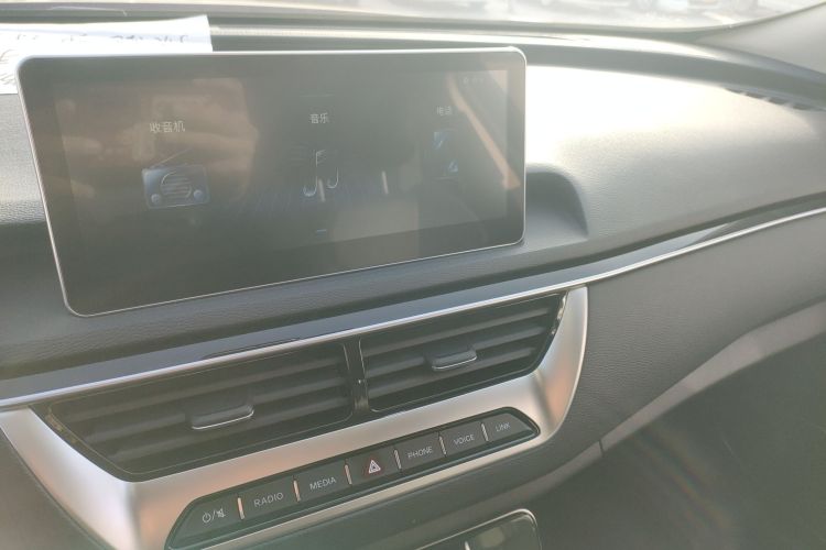 红旗H5 2022款 经典款 改款 1.5T DCT旗韵版中控内饰16