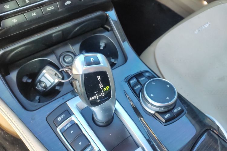 宝马5系 2014款 525Li 豪华设计套装中控内饰18