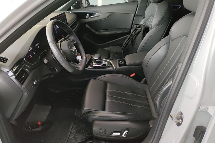 奥迪A4L 2024款 40 TFSI 豪华动感型中控内饰19