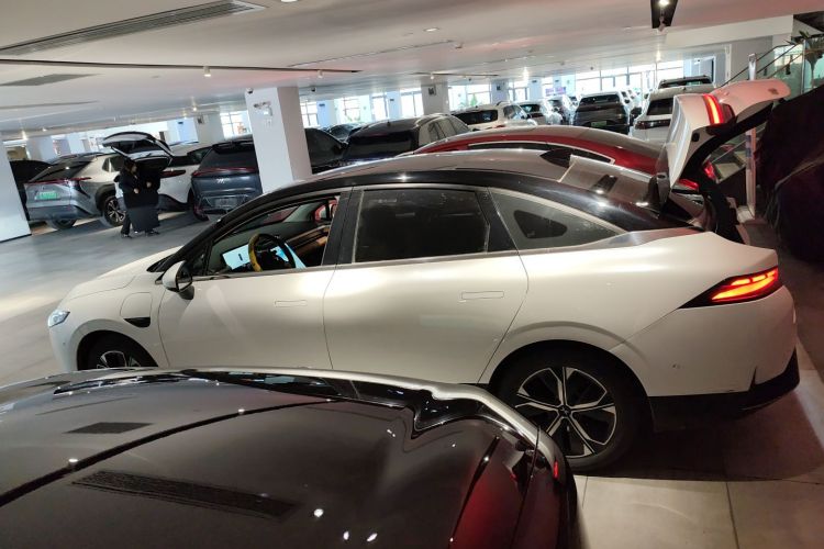 小鹏P5 2021款 460E车身外观4