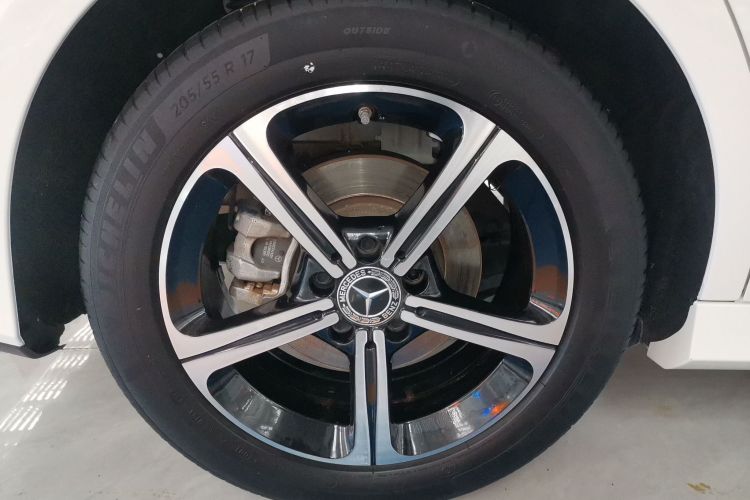 奔驰A级 2022款 改款三 A 200 L 运动轿车时尚型车身外观56