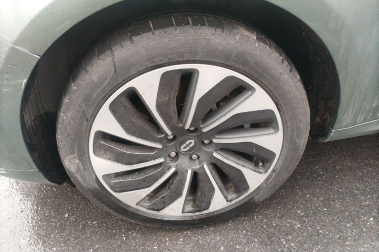 鸿蒙智行 问界M5 2023款 增程四驱智驾版车身外观6007