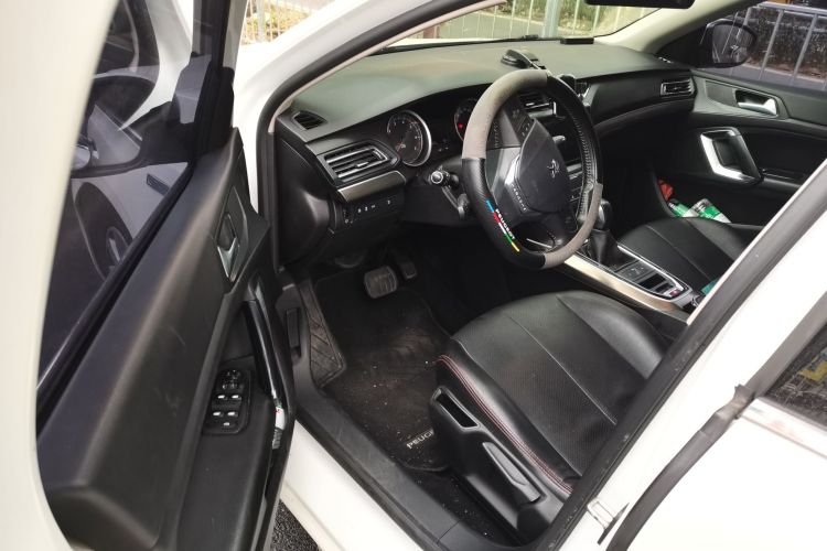 标致408 2016款 1.6T 自动豪华版中控内饰20