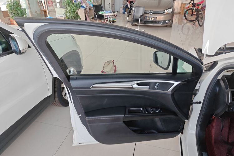 福特 蒙迪欧 2018款 EcoBoost 180 时尚型中控内饰7007