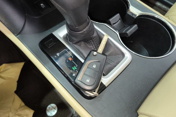 丰田 汉兰达 2015款 2.0T 四驱精英版 7座中控内饰11