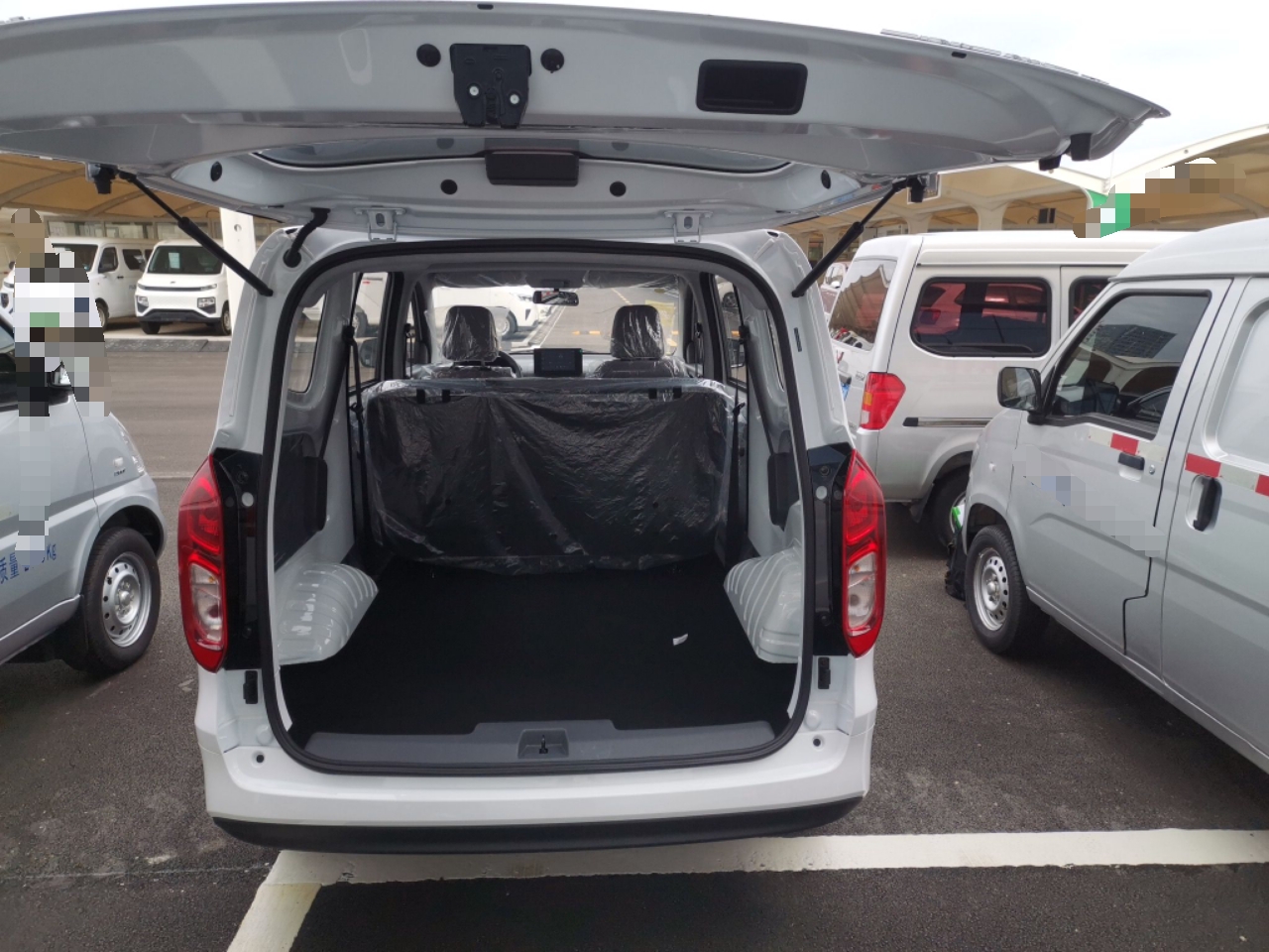 五菱汽车 五菱宏光新能源 2024款 纯电版 300KM 标准型