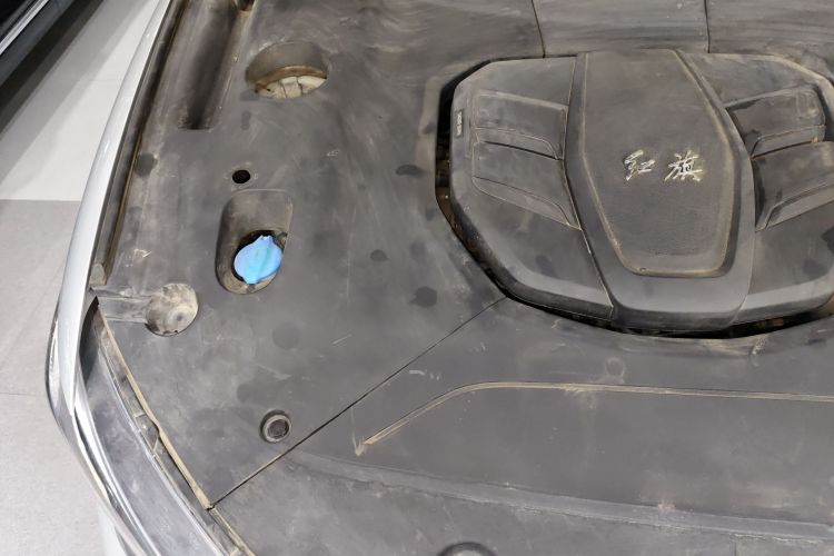 红旗HS5 2022款 改款 2.0T 智联旗享版机舱底盘25