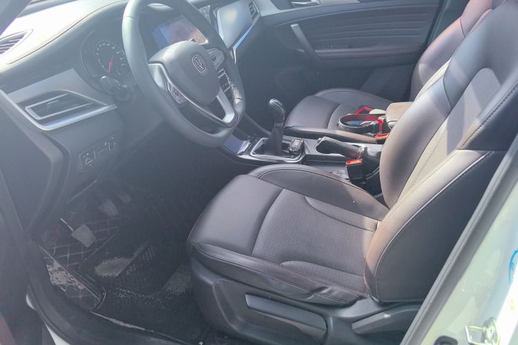 长安CS35PLUS 2019款 1.6L 手动畅联版中控内饰19
