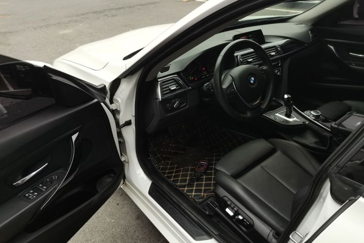 宝马3系GT 2019款 320i 时尚型中控内饰20