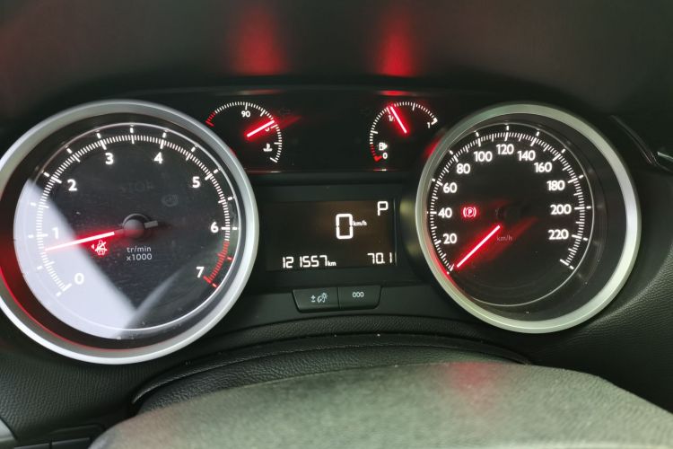 标致408 2016款 1.6T 自动豪华版中控内饰14