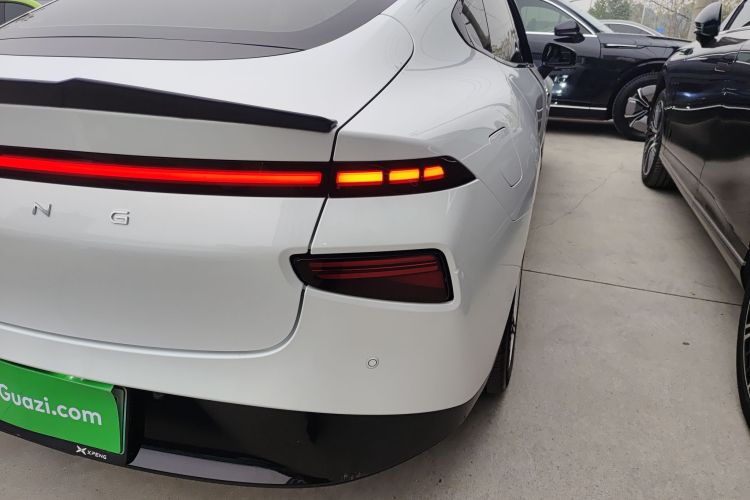 小鹏P7 2020款 670E车身外观9