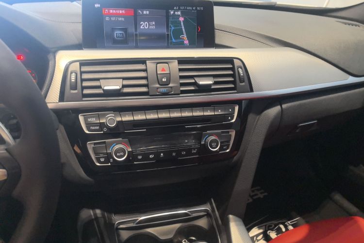 宝马3系 2019款 320i M运动曜夜版局部细节16