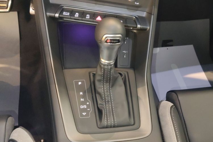 奥迪Q3 2024款 40 TFSI 时尚动感型中控内饰18