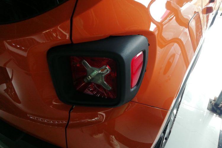 Jeep 自由侠 2018款 互联大屏版 180T 自动高能版车身外观6006