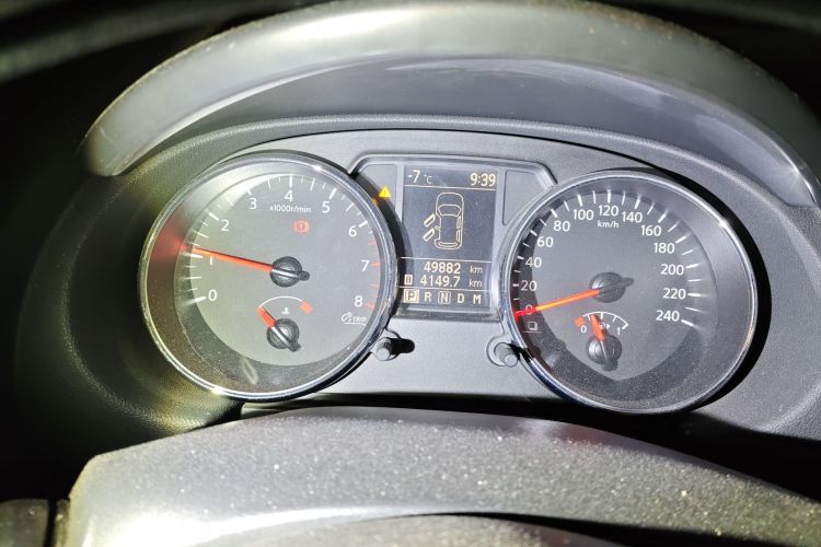 日产 逍客 2015款 2.0XL 酷火 CVT 2WD中控内饰14