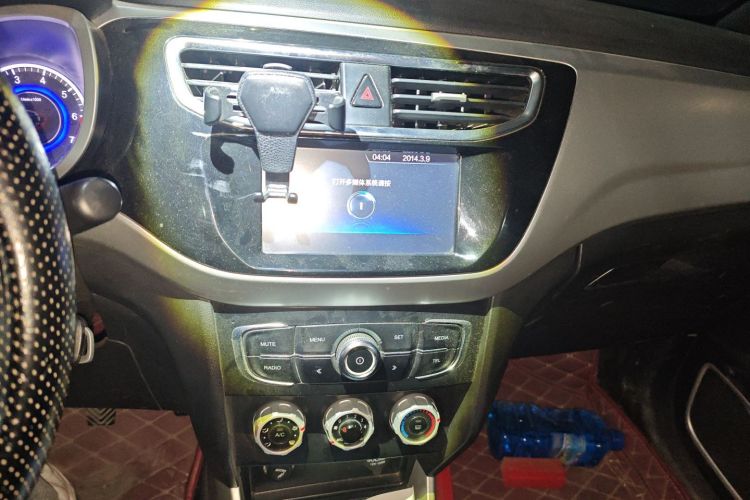 中华V3 2015款 1.5L 手动舒适型中控内饰16