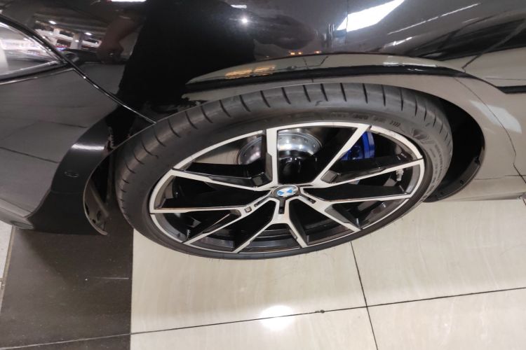 宝马8系 2022款 840i 四门轿跑车 M运动套装车身外观6002