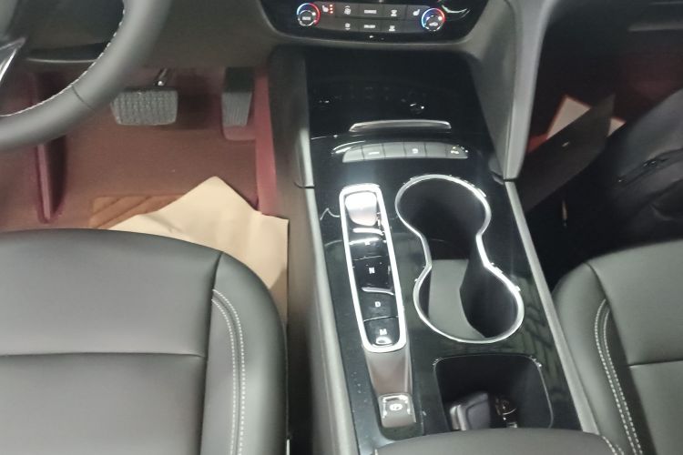 别克 君威 2024款 25T 超享版中控内饰18