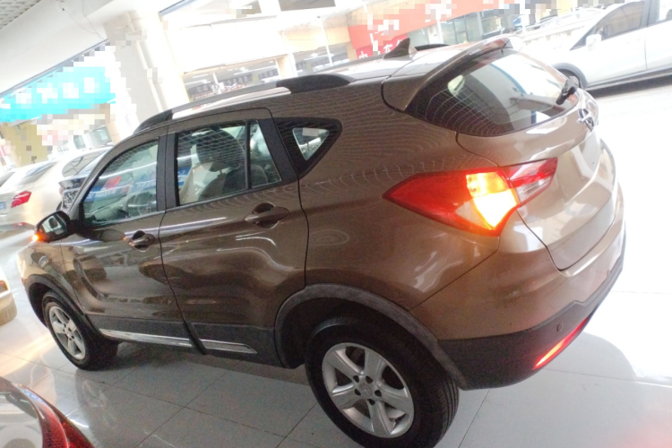 海马S5 2016款 1.5T CVT创享版车身外观4