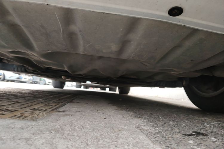 宝马5系 2014款 525Li 领先型局部细节9008