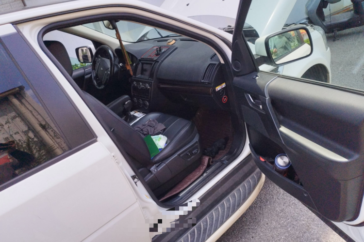 路虎 神行者2 2013款 2.2T SD4 SE柴油版局部细节9005