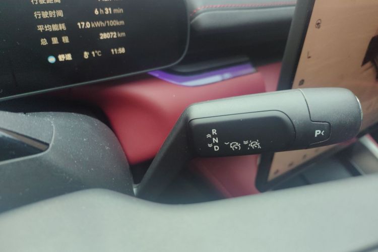 极氪007GT 2025款 后驱智驾版 75kWh中控内饰18