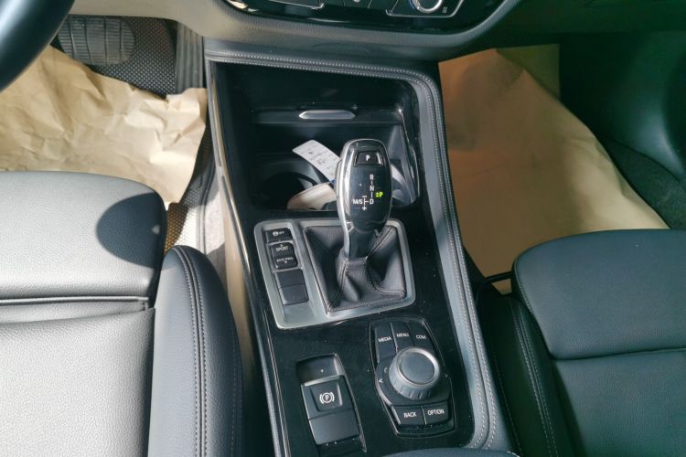 宝马1系 2020款 120i M运动套装中控内饰18