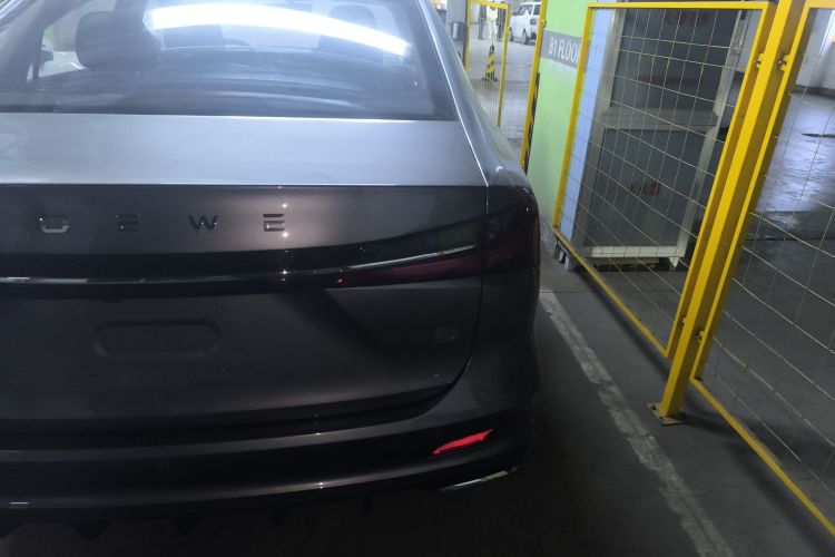 荣威i5 2023款 1.5L CVT豪华版车身外观6006