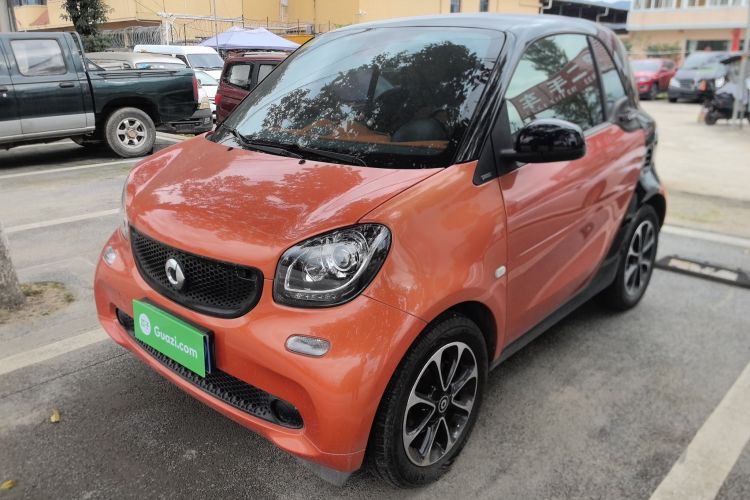 smart fortwo 2015款 1.0L 52千瓦硬顶激情版车身外观1