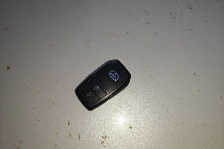 丰田 锋兰达 2023款 2.0L 智能电混双擎 领先版中控内饰11