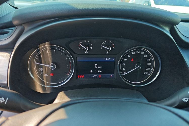 别克 君越 2022款 652T 豪华型中控内饰14