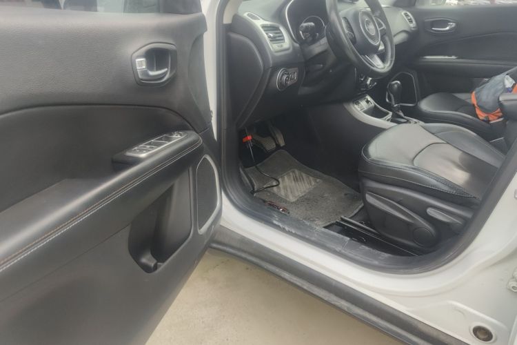 Jeep 指南者 2017款 200T 自动家享版中控内饰7003