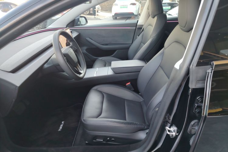 特斯拉 Model 3 2023款 长续航全轮驱动版中控内饰19