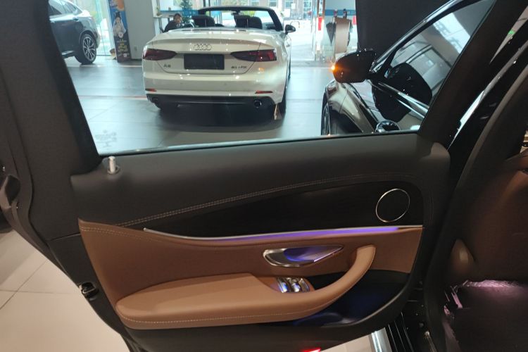 奔驰E级 2023款 E 300 L 运动时尚型中控内饰49