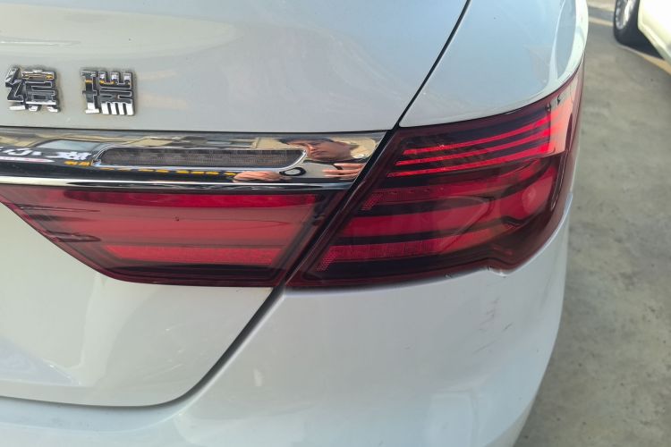 吉利汽车 缤瑞 2018款 14T 手动缤致版车身外观9