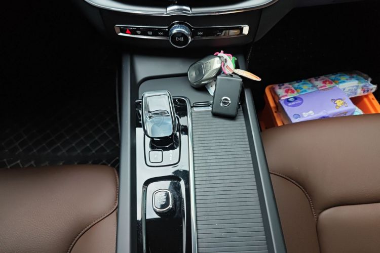 沃尔沃XC60 2024款 B5 四驱智逸豪华版中控内饰18