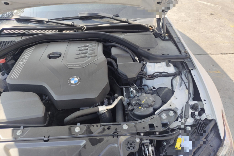 宝马3系 2023款 325i M运动套装局部细节9007