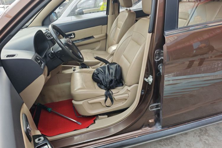 五菱汽车 五菱宏光 2013款 1.2L S舒适型国IV中控内饰19