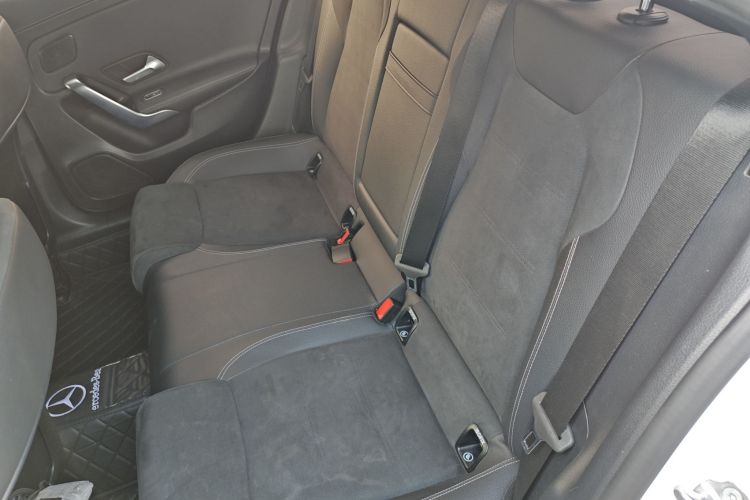 奔驰A级 2020款 A 180 L 运动轿车中控内饰21