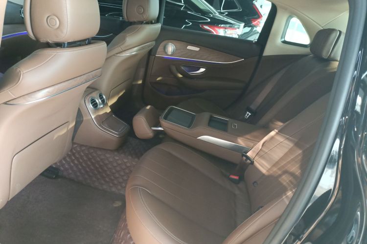 奔驰E级 2022款 E 260 L中控内饰7004