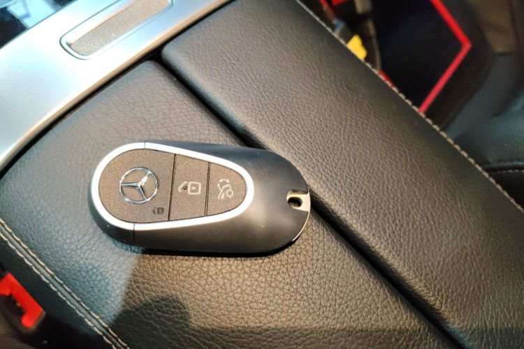 奔驰C级 2023款 改款 C 200 L 运动版中控内饰7001