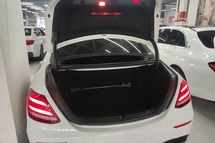 奔驰E级 2019款 改款 E 300 L 运动豪华型局部细节23
