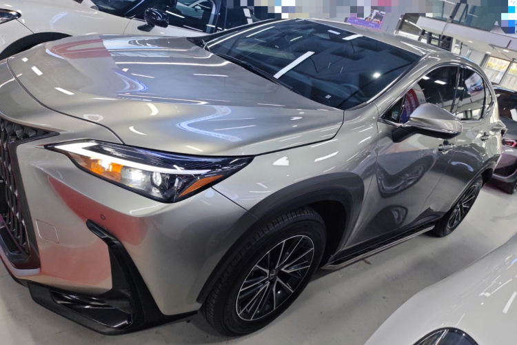 雷克萨斯NX 2022款 260 前驱 创驰版车身外观4