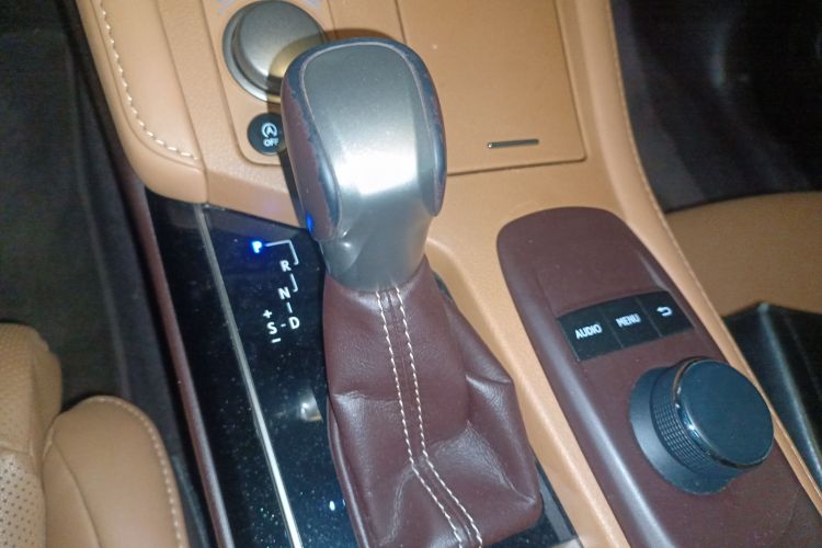 雷克萨斯ES 2015款 200 精英版中控内饰18