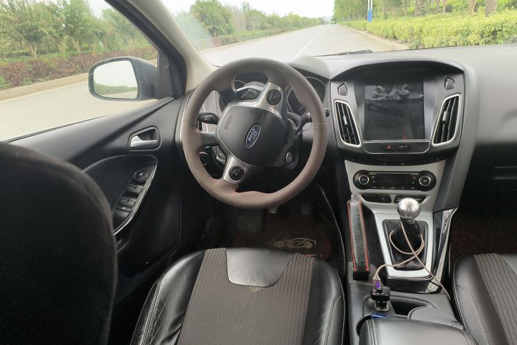 福特 福克斯 2012款 两厢 2.0L 手动豪华运动型局部细节13