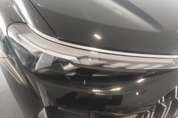 奥迪Q6 2024款 45 TFSI quattro 齐云型 羽林套装 6座车身外观8