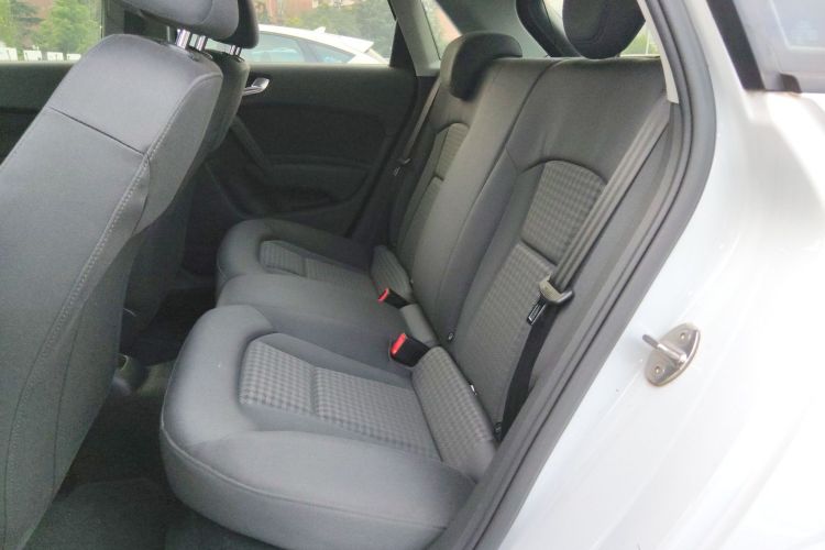 奥迪A1 2014款 30 TFSI Sportback时尚型中控内饰7004