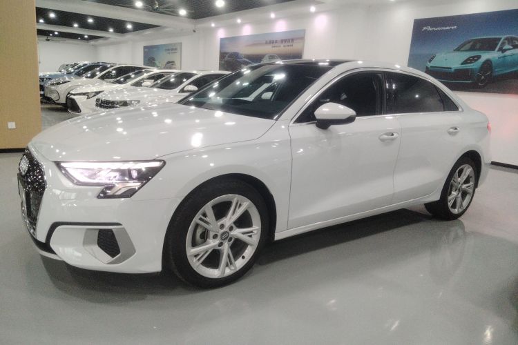 奥迪A3 2021款 A3L Limousine 35 TFSI 时尚致雅型车身外观4