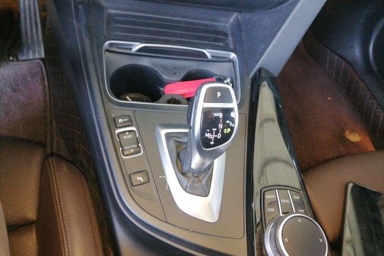 宝马3系 2018款 320Li 领先型M运动套装中控内饰18