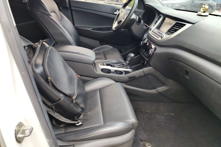 现代 途胜 2018款 1.6T 双离合两驱15周年特别版中控内饰41